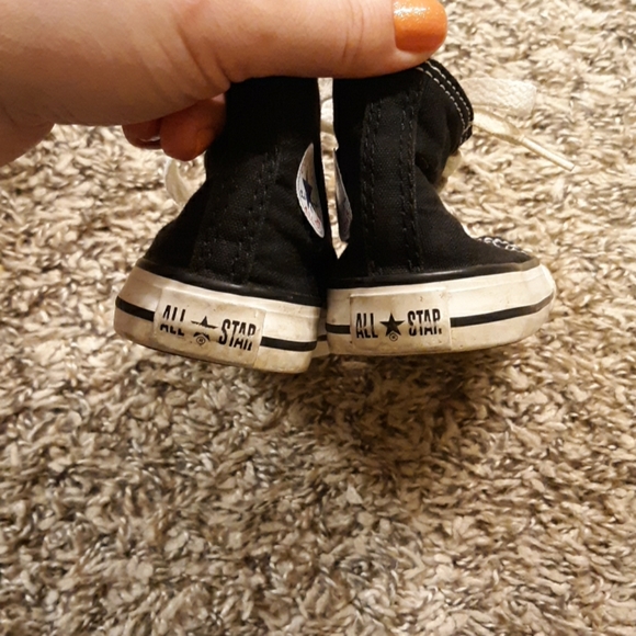 #587 Converse sneakers. Size:5T - Picture 3 of 7